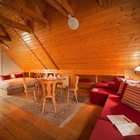 Farma U Mauritzu, 42, Stozec, 38444, Czech Republic Affittacamere 3*